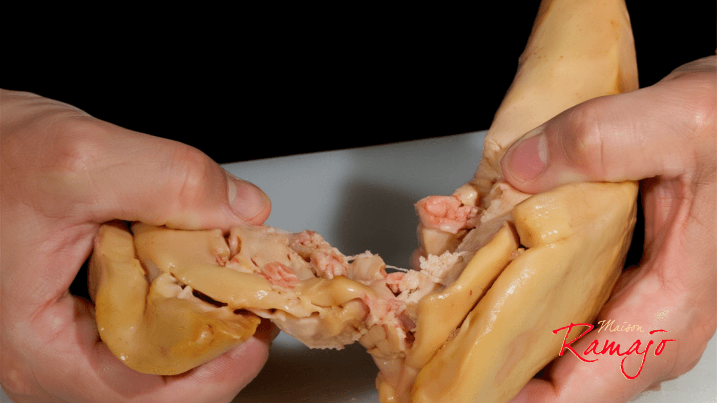 Séparer les deux lobes du foie gras